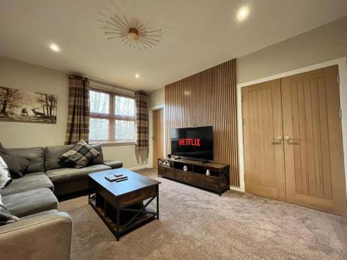 Monifieth Apartment | Panmure by CENTRAL SERVICED APARTMENTS - 2 Double Bedrooms - Monifieth - Sleeps 4 - Modern & Unique - Smart TV & WiFi - Fully Equipped Kitchen - Spacious & Unique