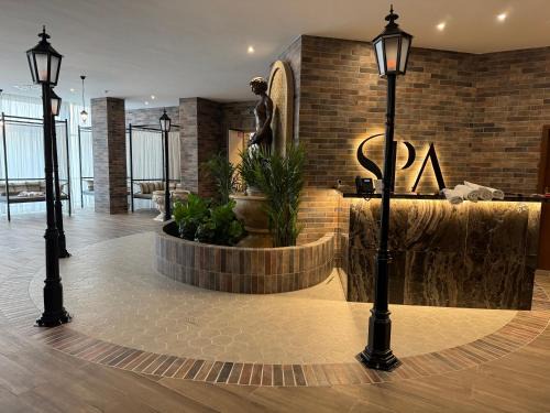 Sopron Hotel | Elegant Pannonia 1893 Prémium: Pool, Spa & Family Friendly