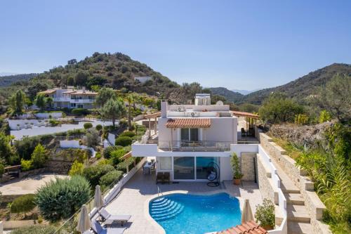 Stalos Villa | Discover Pano Stalos Villas: Oceanfront with Pool & Breakfast