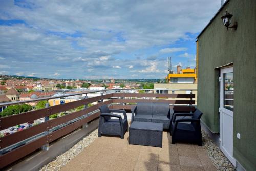 Pecs Apartment | Budget-Friendly Panoráma City Apartman with Family Amenities