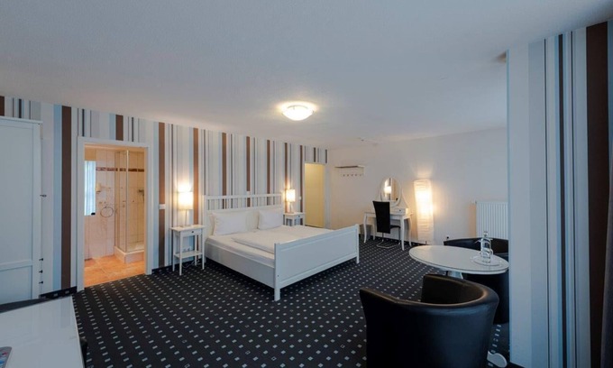 Neustadt an der Weinstrasse Hotel | Comfortable Stay at Panoramahotel am Rosengarten