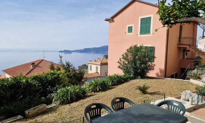 Zoagli Apartment | Scenic Garden Retreat by the Sea in Beautiful Liguria