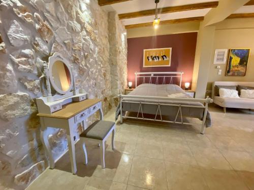 Kiparissia Apartment | Oceanfront Panoraias Suite: Guest Rated 10/10 in Kyparissia