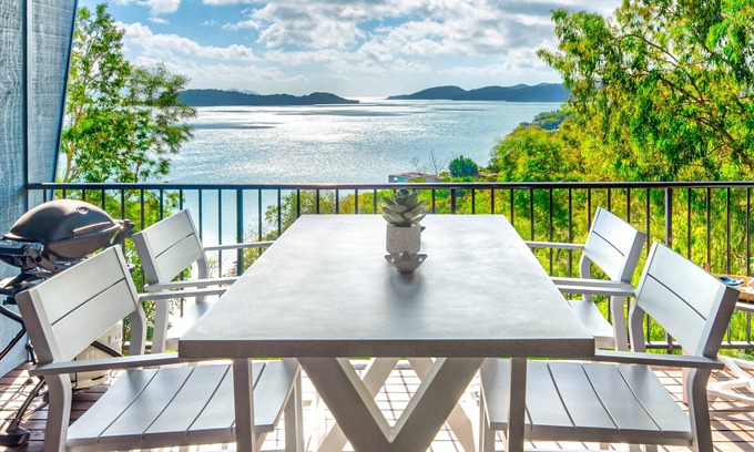 Hamilton Island Apartment | Stunning Panorama 7: Seaview Apartment with Pool Access