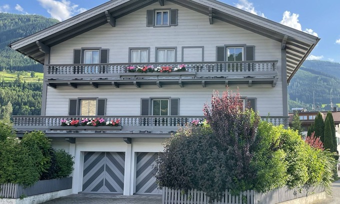 Niedernsill Apartment | Pet-Friendly Panorama Apartment near Zell am See with Spa