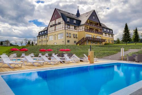 Seiffen Hotel | Inviting Panorama Berghotel Wettiner Höhe with Ocean Views