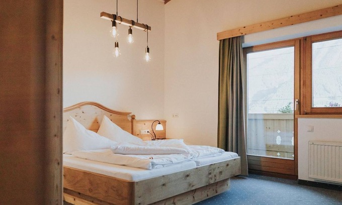 Sankt Veit im Pongau Apartment | Relaxing Panorama Double Room at Empl Country House