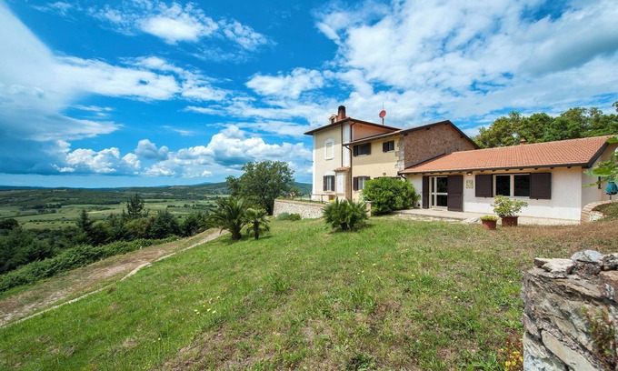 Massa Marittima Apartment | Comfortable Apartment for 4 in Tuscany's Heart - Il Papavero