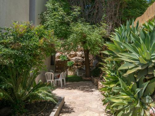 Nof Kinneret Apartment | Pet-Friendly Panorama Golan with Hot Tub & Fireplace