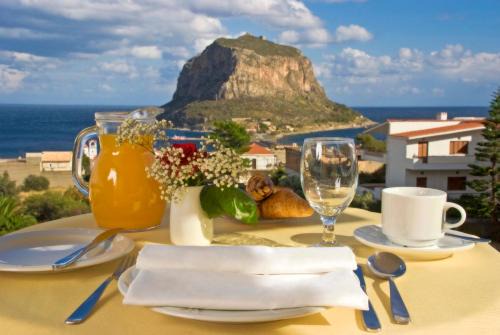 Monemvasia Hotel | Inviting Panorama: Family-Friendly with Breakfast Included