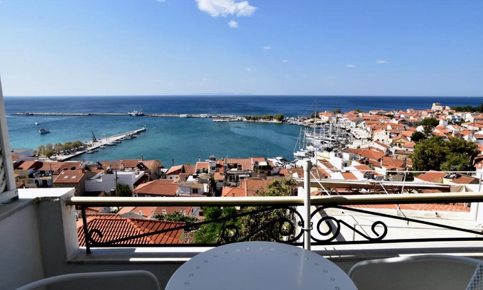 Pythagorion Apartment | Pet-Friendly Panorama Hotel: Your Ideal Budget Retreat