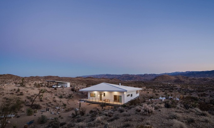 Yucca Valley House | Discover Panorama House: Architectural Oasis in Joshua Tree