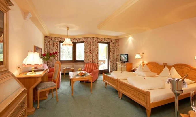 Bad Kleinkirchheim House | Indulge in the Panorama Juniorsuite at Thermenwelt Hotel Pulverer