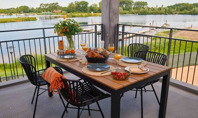 Thorn Apartment | Panorama Lake View Apartment: Rated 10/10 with Oceanfront Perks