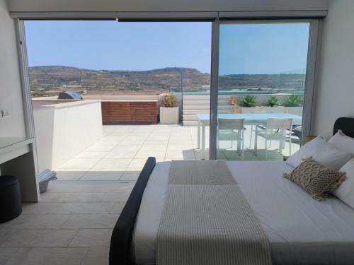 Mgarr Apartment | Panorama Lounge: Romantic Escape with Private Pool & Ocean View