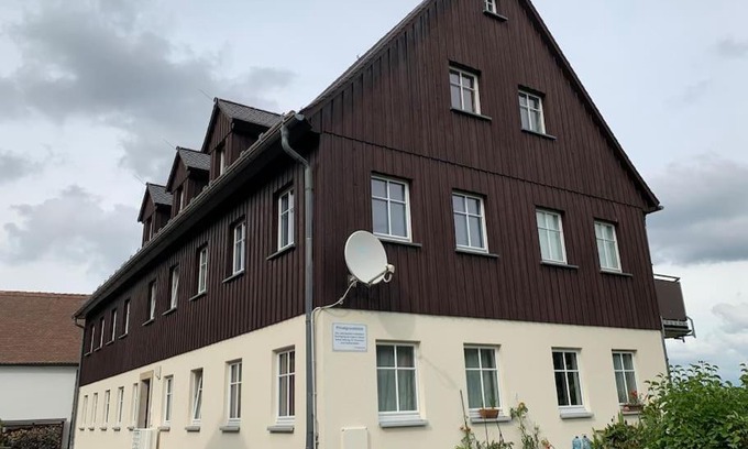 Oybin Apartment | Beautiful Fewo Karasek in Oybin with Scenic Views