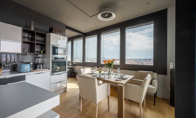 Neulerchenfeld House | Elegant Panorama Suite with Scenic Views of Vienna