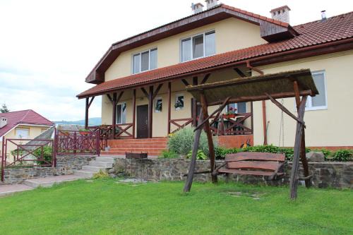 Polyana Apartment | Panorama Townhouse: Guest Rated 9.9, Pet & Child Friendly