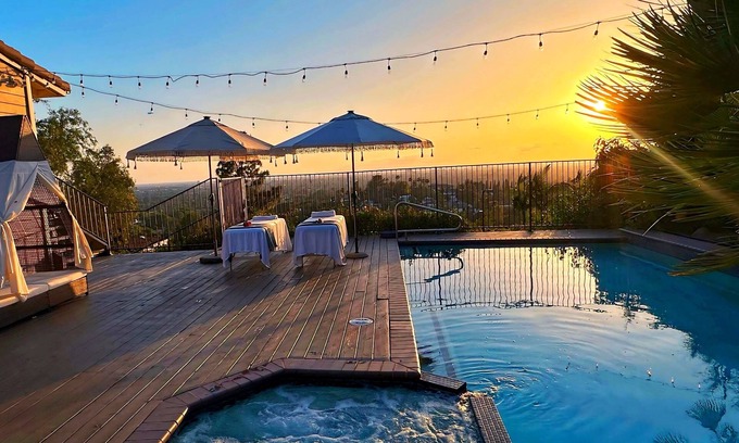 North Tustin House | Unforgettable Sunset at Panorama Tropical Mountain Resort