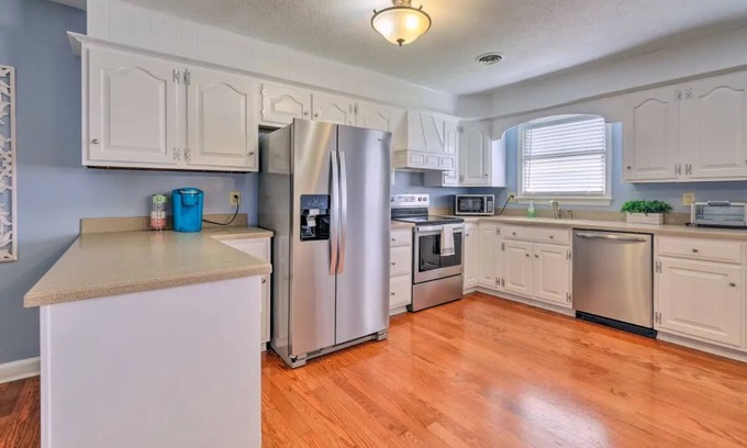 Luray House | Panorama Valley: Mountain Views & Pet-Friendly Retreat