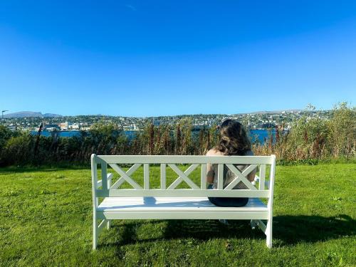 Tromsdalen Apartment | Panorama View: Ideal Retreat for Couples & Families