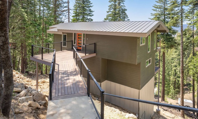 Yosemite West Cabin | Panoramic Paradise