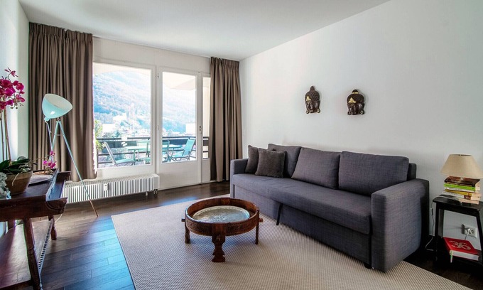 Cadro Apartment | Panoramic apartment in building with pool (Cadro Panoramic)