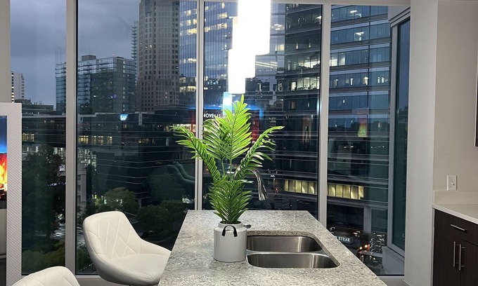 North Buckhead Apartment | Scenic Buckhead Views with Family-Friendly Amenities