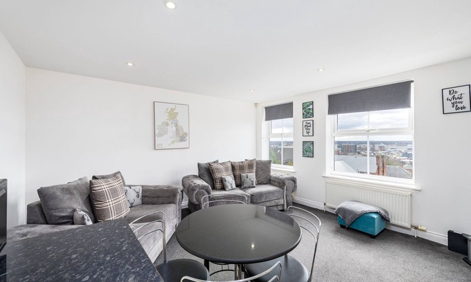 Lincoln Apartment | City View 2 Bed Apartment with Free Parking & Top Rating