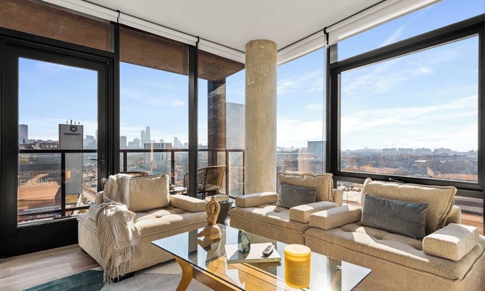 West Loop Apartment | Cloud9 Rooftop Retreat with Firepits Near United Center