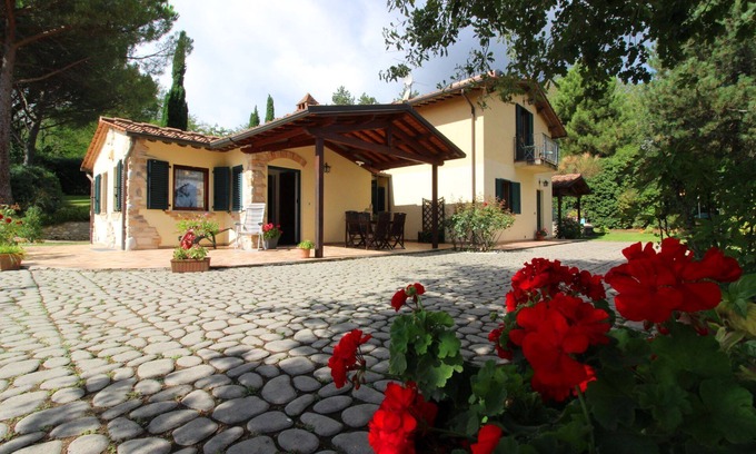 Ponte Buriano Villa | Scenic Country House with Pool & Spa Near Arezzo