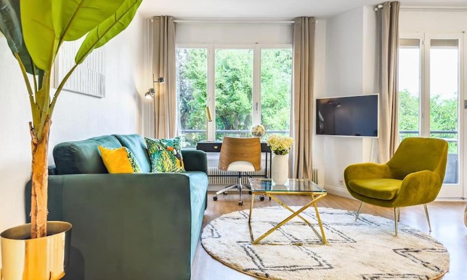 Veytaux Apartment | Inviting Panoramic Garden Studio with Family-Friendly Amenities