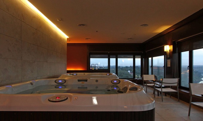 Puerto Iguazu Hotel | Elegant Stay at Panoramic Grand: 4-Star Comfort Awaits