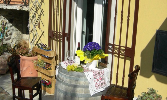 Cavaion Veronese House | Beautiful Historic Center with Lake Garda Views & Amenities