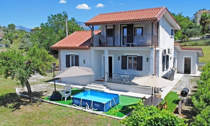 Atina House | Inviting Home with Fenced Yard in Val Comino, Atina