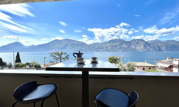 Porto Apartment | Scenic Lake View Retreat with Pool and Spa Amenities