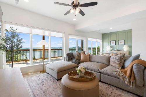 Kimberling City House | Experience Panoramic Lake Views & Exclusive Free Tickets