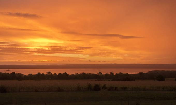 Town of Torrey House | Breathtaking Views at Seneca Lake – Perfect for Wine Lovers