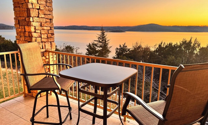 Hollister Condo | Panoramic Lake View! - The View at Emerald Pointe