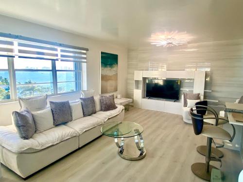 North Bay Village Apartment | Panoramic Waterfront Apartment with Miami Skyline Views