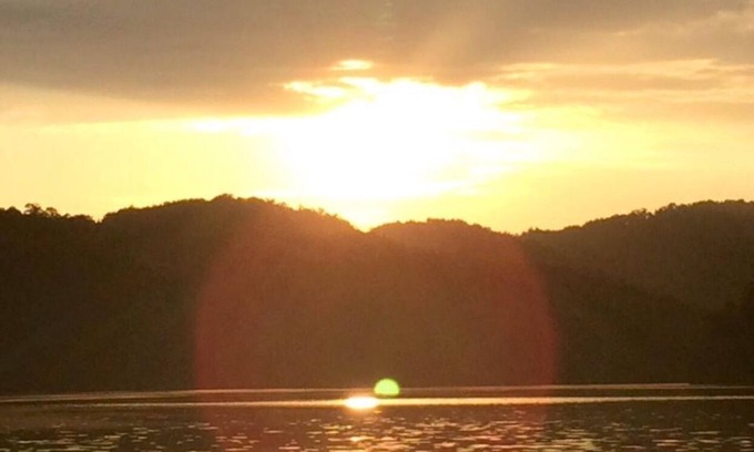 Unaka Cottage | Unforgettable Mountain and Lake Views with Pool Access