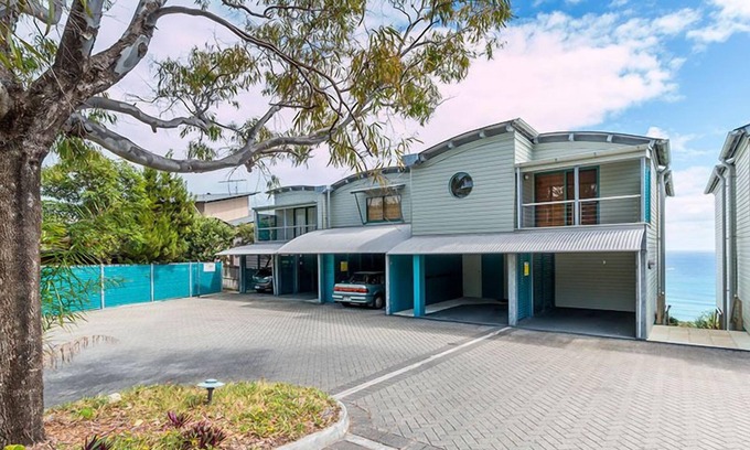 Point Lookout Apartment | Stunning Ocean & Beach Views with Pool and Kitchen Access
