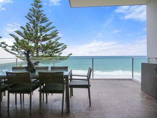 The Entrance North Apartment | Oceanfront Penthouse with Panoramic Dolphin Views