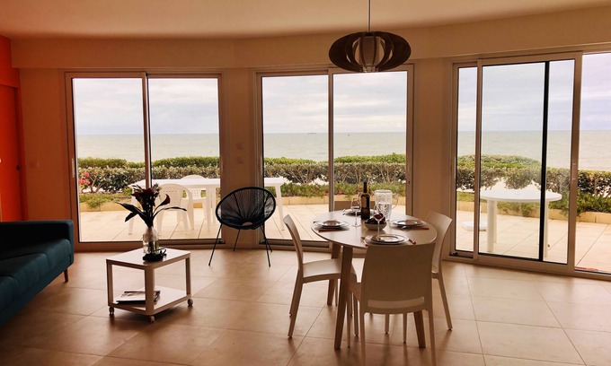 Pornichet Apartment | Inviting Oceanfront Retreat with Panoramic Views & Spa