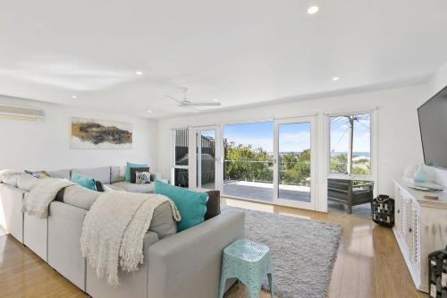 Torquay House | Scenic Ocean Views in Torquay with Family-Friendly Amenities
