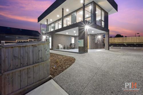 San Remo House | Inviting Panoramic Paradise: Family-Friendly 4-BR Retreat