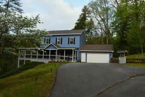 Townsend House | Scenic Retreat at Panoramic Paradise in Townsend