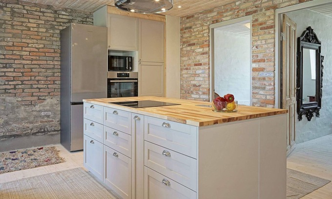 Svaneke House | Spacious 6-Person Holiday Home in Svaneke with Breakfast