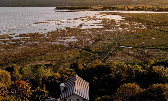 Baie-St-Paul House | Les Marées - Breathtaking Views & Revitalizing Spa Experience
