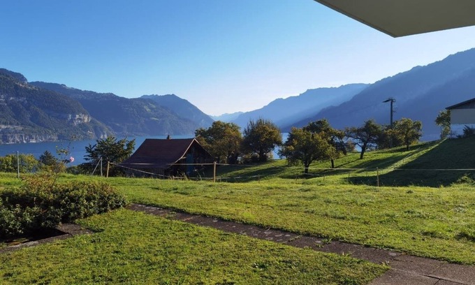 Krattigen Bed & Breakfast | Scenic Room with Lake Thun Views - Rated 9.2 by Guests